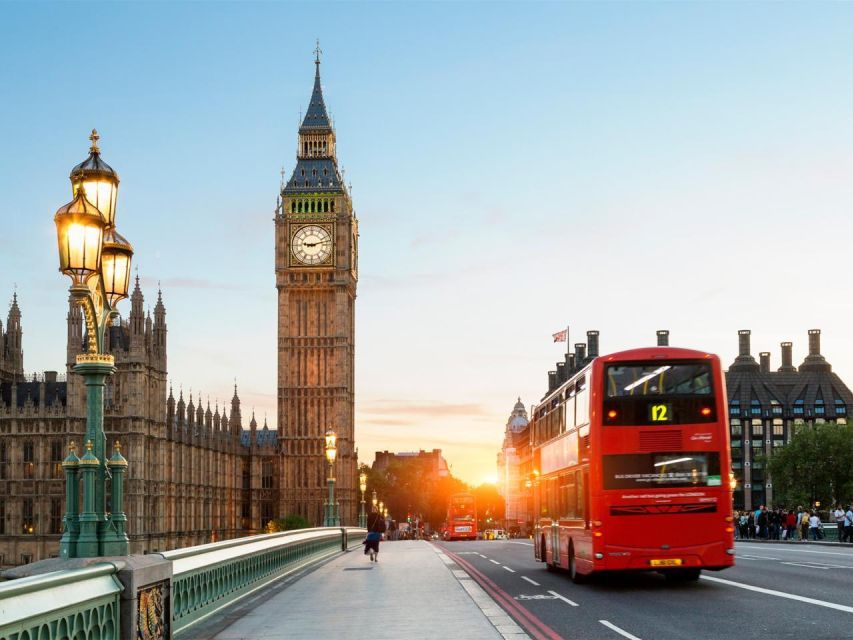 London: Palaces and Parliament Walking Tour - Green Park and St James’s Park: a calm opening