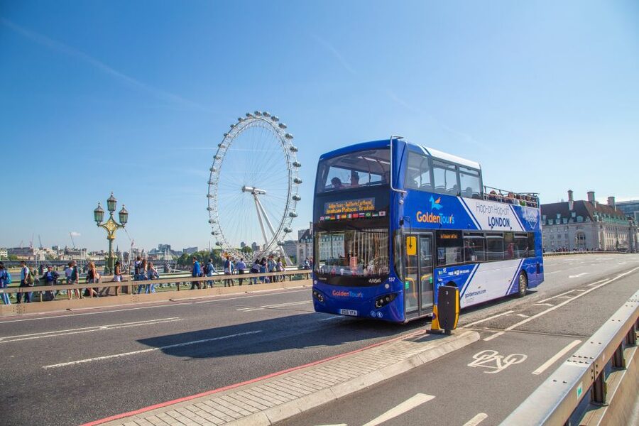 London: Panoramic Open-Top Bus Tour - Live guides versus the 12-language audio system