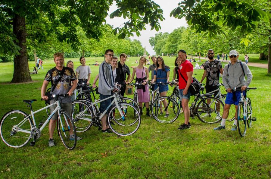 London: Parks and Palaces Guided Morning Bike Tour - Green Park and Buckingham Palace
