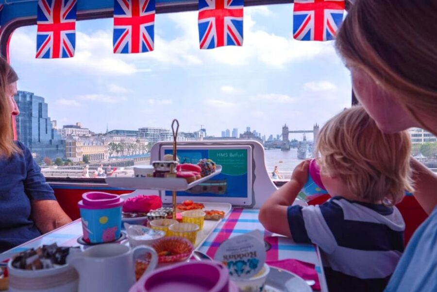 London: Peppa Pig Bus Tour with Entertainment - Key points at a glance