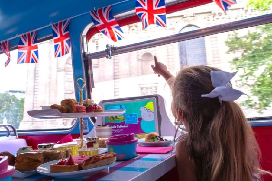 London: Peppa Pig Bus Tour with Entertainment - Big Ben, Piccadilly Circus, and the London route