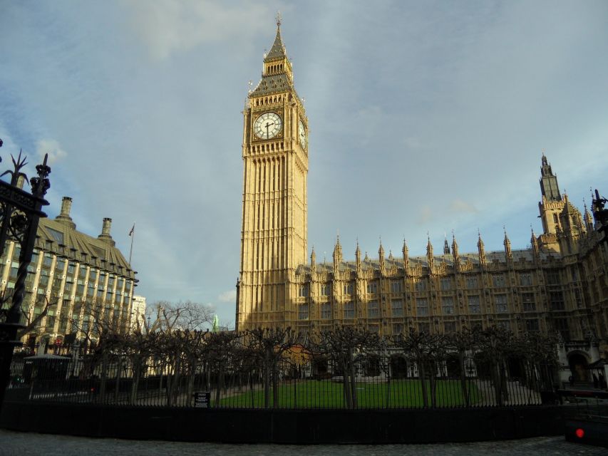 London: Private Walking Sightseeing Tour - A private start at Buckingham Palace