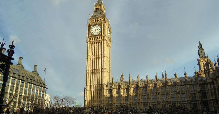 London: Private Walking Sightseeing Tour - Trafalgar Square finishes with art and open space