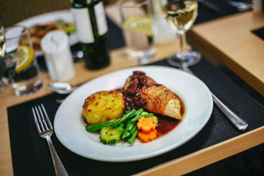 London: River Thames Dinner Cruise - Who Will Enjoy This Thames Cruise Most?