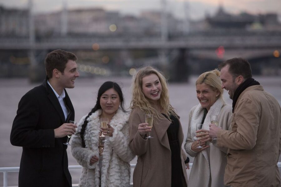 London: River Thames Evening Cruise with Bubbly and Canapés - The first stretch, Tower Bridge and the eastern Thames