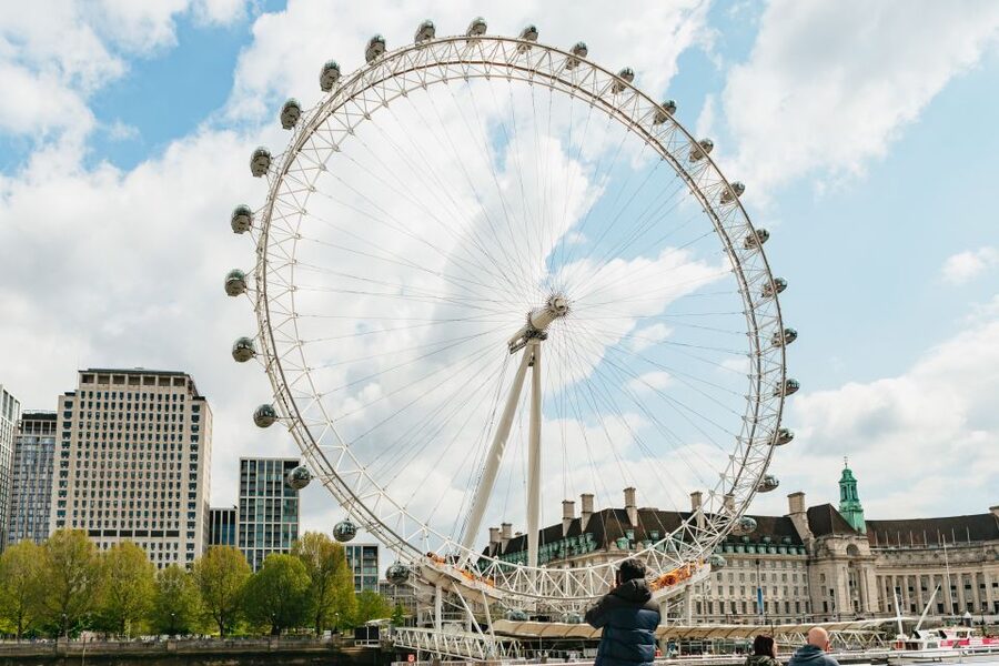 London: River Thames Hop-On Hop-Off Sightseeing Cruise - Returning west with a coffee and a view