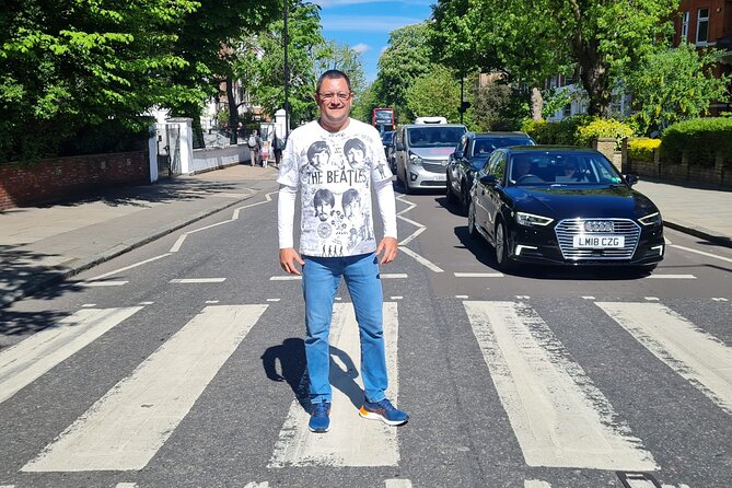 London Rock N Roll Beatles Private Black Cab Tour - The Gibson Garage and a useful guitar stop