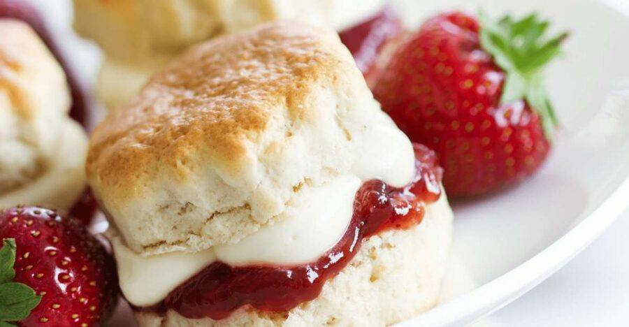 London: Royal Hampton Court Guided Tour with Afternoon Tea - Cardinal Wolsey’s gift to Henry VIII