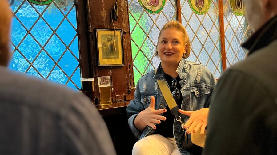 London: Royal Historic Pubs Walking Tour - Four things that make this London pub walk different
