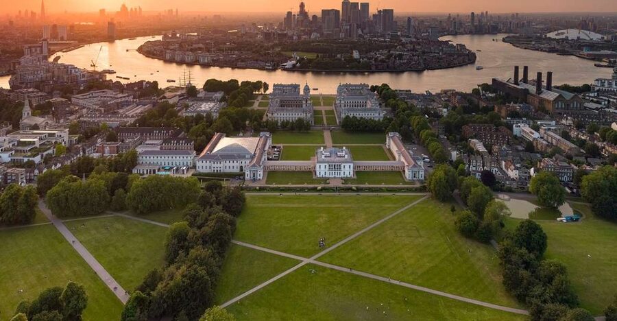 London: Royal Museums Greenwich Day Pass - Walking downhill to the Cutty Sark