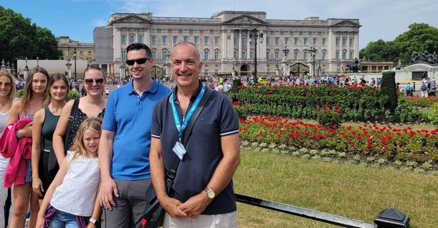 London: Royal Walking Tour and Buckingham Palace Audio Tour - Why this royal route works well