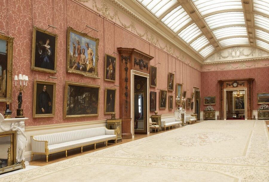 London: Royal Walking Tour and Buckingham Palace Audio Tour - Is $100 good value?
