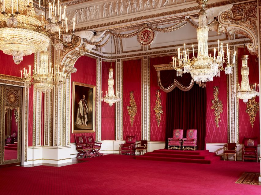 London: Royal Walking Tour and Buckingham Palace Audio Tour - From William III to St James’s Palace