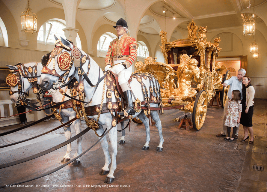 London: Royal Walking Tour with Guard Change & Royal Mews - Buckingham Palace and the opening royal view