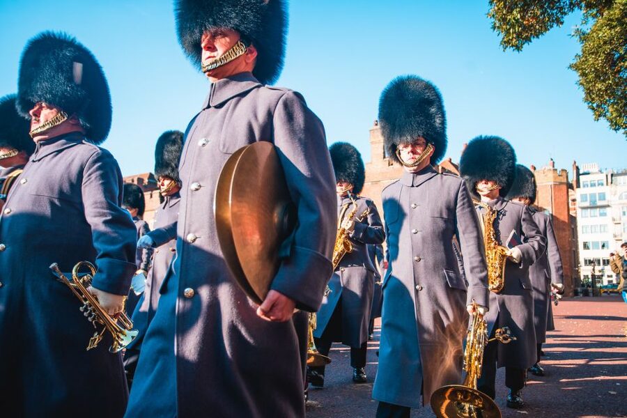 London: Royalty Walking Tour with Changing of The Guard - Starting at Green Park with a royal introduction