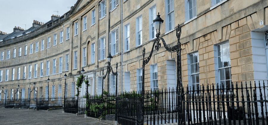 London: Self-Guided Notting Hill Walking Tour with an APP - Elgin Crescent and Lansdowne Crescent