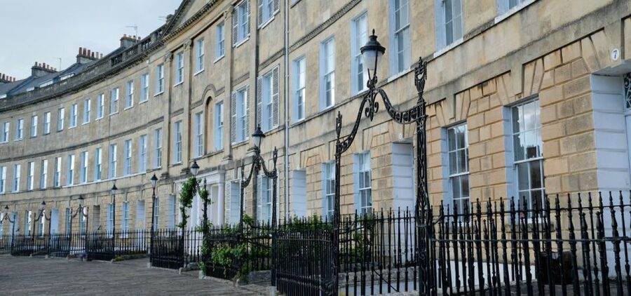 London: Self-Guided Notting Hill Walking Tour with an APP - Portobello Road and the market atmosphere