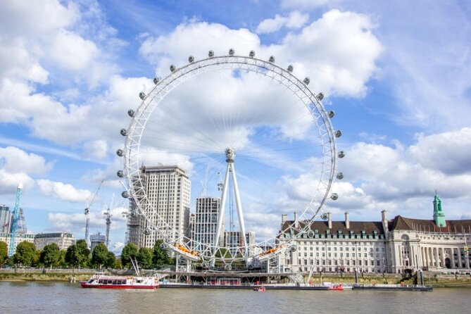 London Sightseeing Walking Tour with 30+ sights - One Tube ride into Westminster