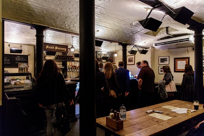 London Small Group Tour of Historical Pubs - Dickens, Doyle, and Tennyson at the 17th-century pub