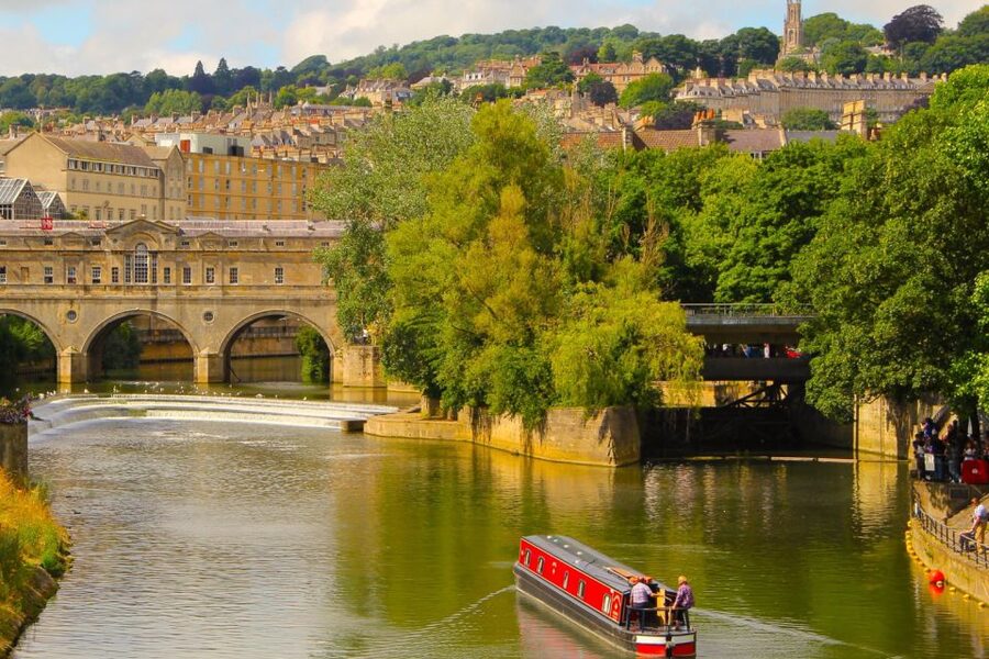 London: Stonehenge, Bath, Lacock, & Avebury Small Group Tour - Guides are central to the quality of the day