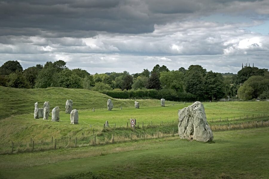 London: Stonehenge, Glastonbury & Avebury Small Group Tour - Avebury: the more hands-on stone circle