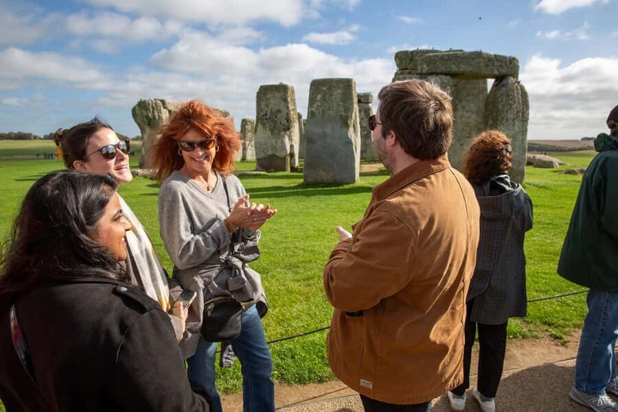London: Stonehenge, Windsor Castle, Bath, Lacock & Pub Lunch - Is this four-stop day trip worth the long hours?