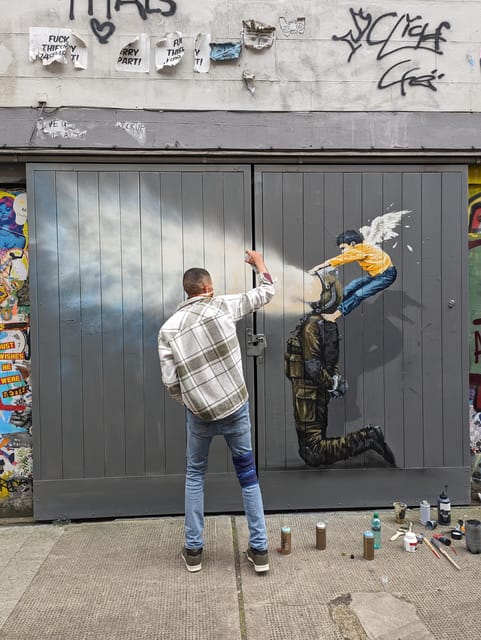 London: Street Art and Graffiti Guided Walking Tour - Meeting the guide at Old Spitalfields Market