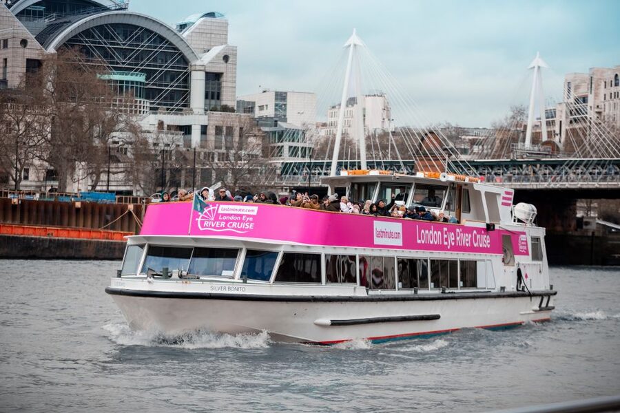 London: Thames River Cruise with Optional London Eye Ticket - What the guides add to the ride