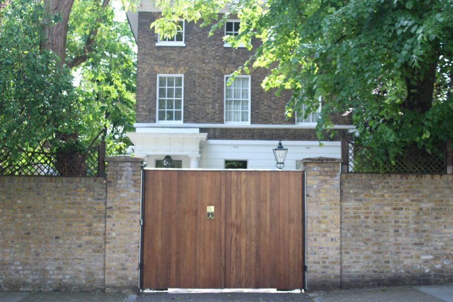 London: The Beatles Walking Tour of Marylebone and Abbey Rd - Film locations from A Hard Day’s Night and Help