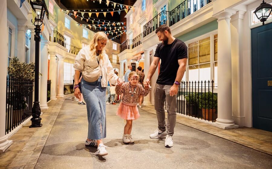 London: The Paddington Bear Experience - Starting at Paddington Station on the South Bank