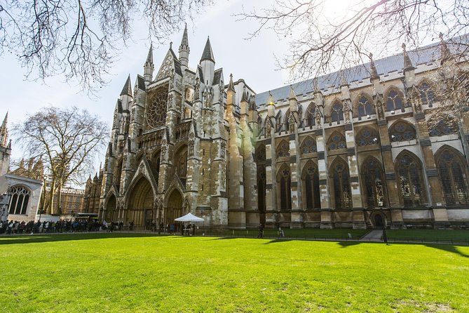London Tootbus Hop on Hop off Bus Tour and Thames River Cruise - The Buckingham Palace and Hyde Park route