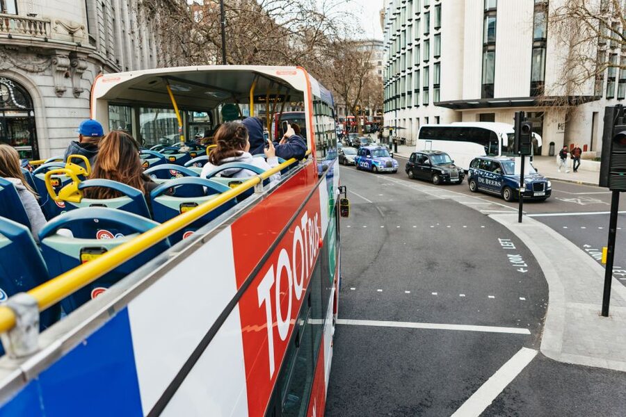 London: Tootbus Must-See Hop-On Hop-Off Bus Tour with Cruise - Commentary, app features, and walking tours