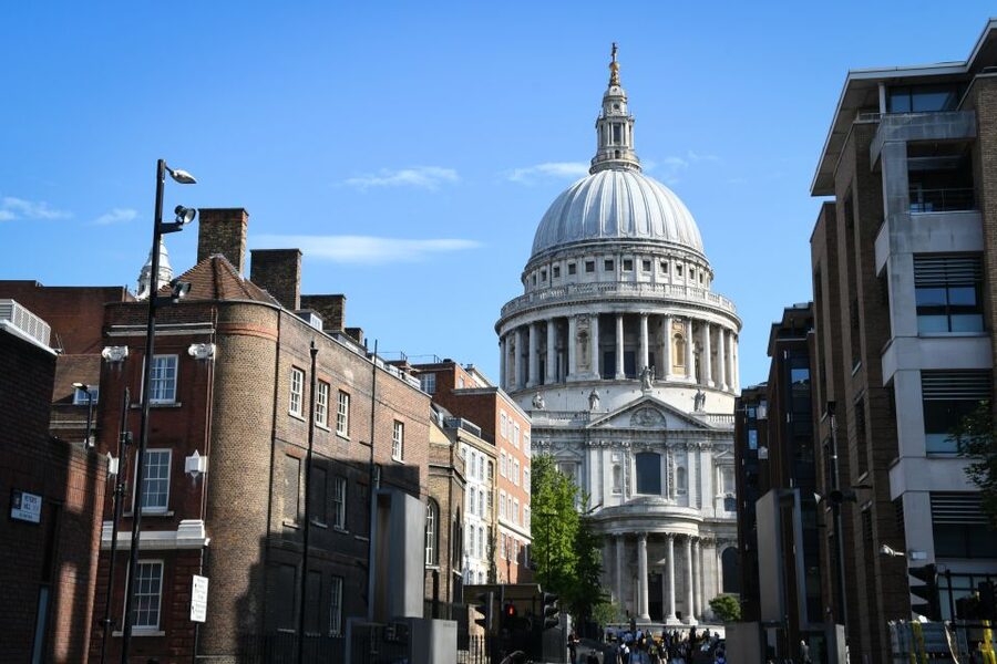 London: Top 30 Sights Tour and Sherlock Holmes Museum - The Underground transfer to the South Bank