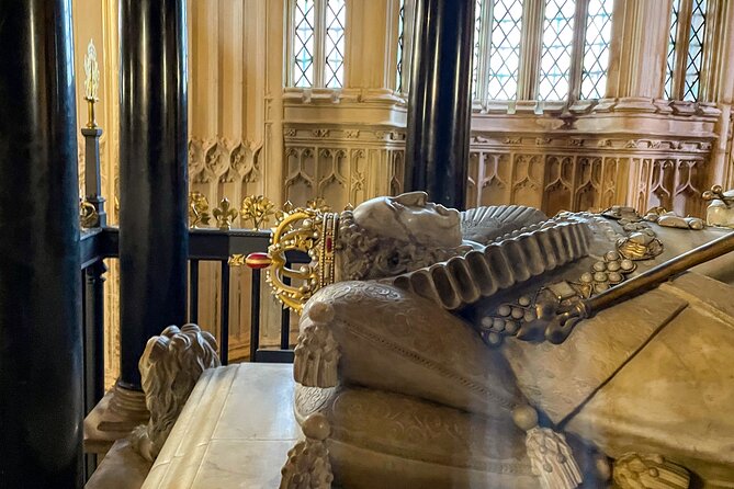 London Tour: Changing of the Guard, Westminster Abbey & Tower - The Thames cruise from Embankment to Tower Bridge