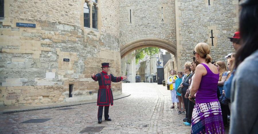 London: Tower of London & Changing of the Guard Experience - A short Thames cruise with useful city views