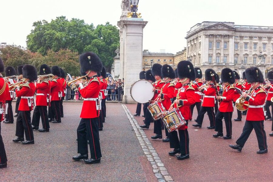 London: Tower of London & Changing of the Guard Experience - The best viewing positions are part of the value