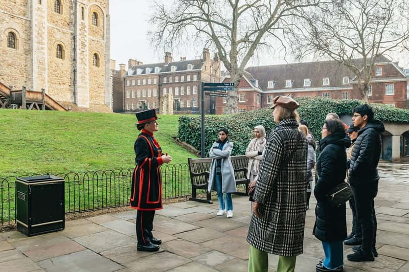 London: Tower of London Entry & Beefeater Private Audience - Seeing the Crown Jewels before the lines build