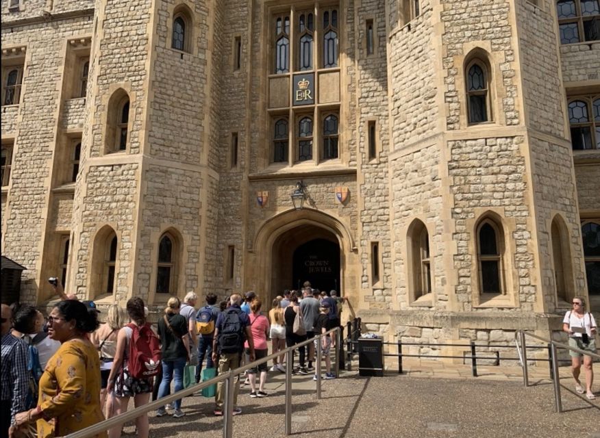 London: Tower of London Guided Tour with Boat Ride - Why the Tower of London works so well with a boat ride