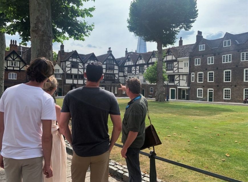 London: Tower of London Guided Tour with Boat Ride - The Crown Jewels: the tour’s biggest prize