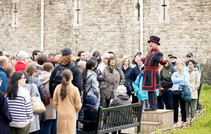 London: Tower of London, Thames Boat & Changing of the Guard - Why this London morning works
