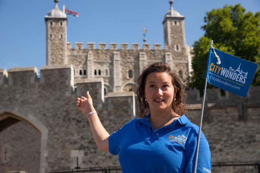 London: Tower of London, Thames Boat & Changing of the Guard - The guide makes the difference