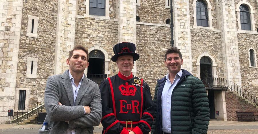 London: Tower of London Tour with Crown Jewels & Beefeaters - Free time in the White Tower and Medieval Palace