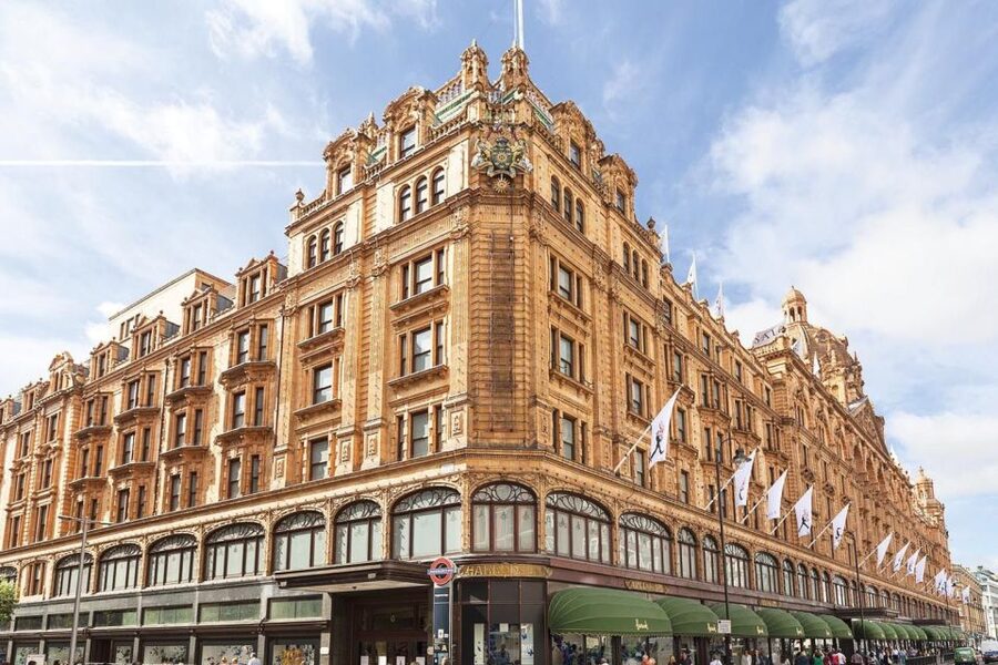 London Vintage Bus Tour and Cream Tea at Harrods - Riding London on a restored double-decker bus