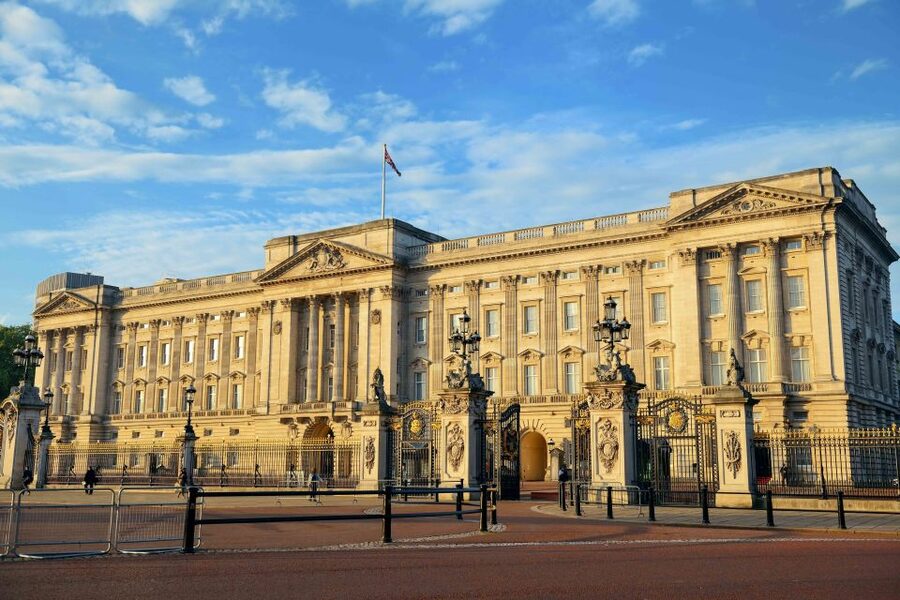 London: Vintage Bus Tour and London Eye Ticket - The Tower of London and the Thames