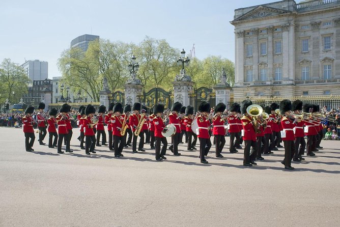 London Vintage Bus Tour Including River Thames Cruise with Optional Lunch - The fish and chips option
