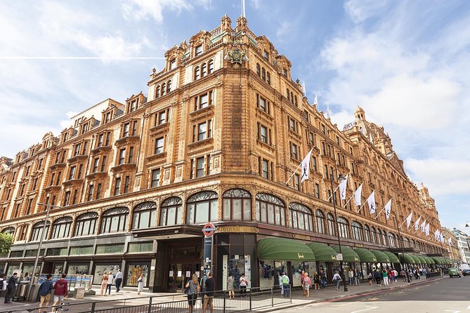 London Vintage Bus Tour with Cream Tea at Harrods - Buckingham Palace and the 20-minute photo stop