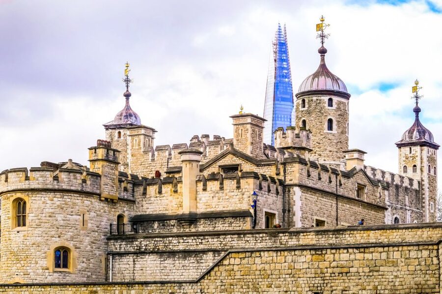 London: VIP Tower of London & Tower Bridge Early-Access Tour - The guide is the biggest part of the value