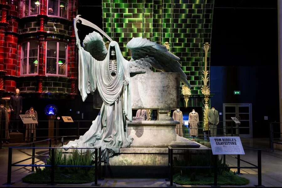 London: Warner Bros. Studio Harry Potter Tour with Transfers - Privet Drive, effects, and the Hogwarts model