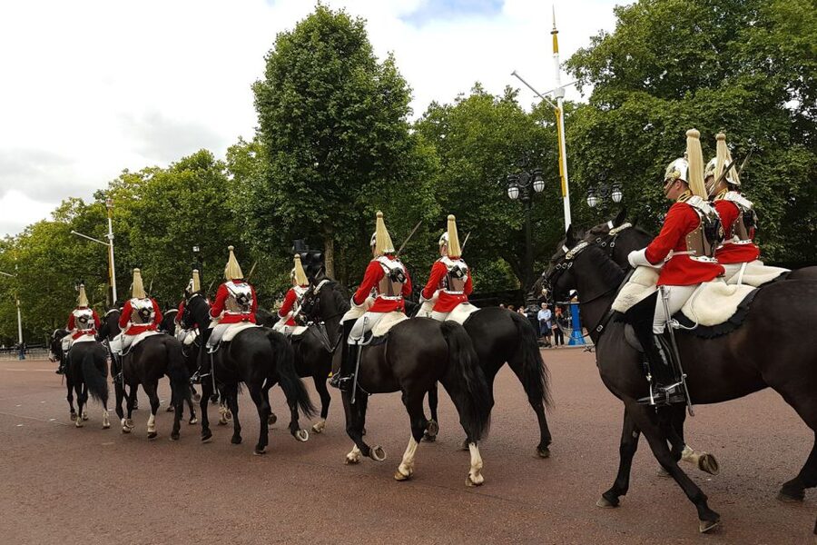 London: Westminster Tour, River Cruise, and Tower of London - Buckingham Palace and the limits of the guard ceremony