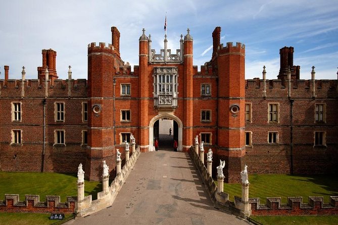 London, Windsor Castle, Hampton Court Palace with Free Snack Pack - Windsor Castle: royal grandeur under a tight clock